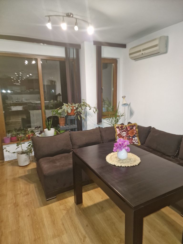 Продава се Тристаен апартамент в Пловдив, Христо Смирненски - 82 кв.м за 1769 €/кв.м - Снимка #2