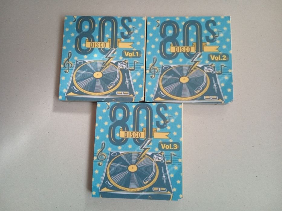 Benzi magnetofon înregistrate cu muzica anilor 80.