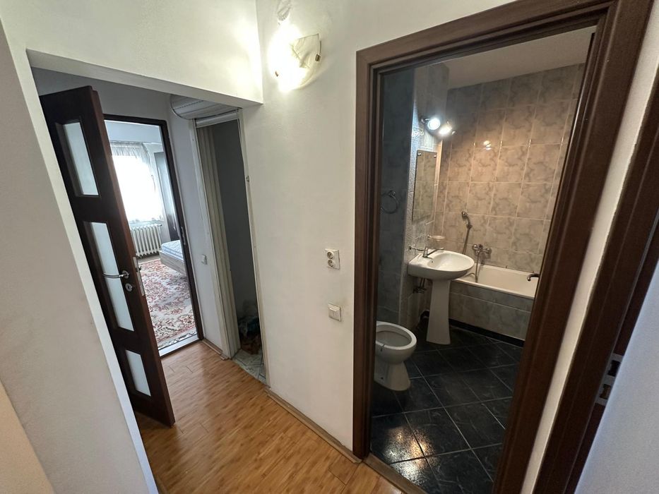 Apartament 4 camere, 2 bai, balcon, garaj, et 2/9  Tudor