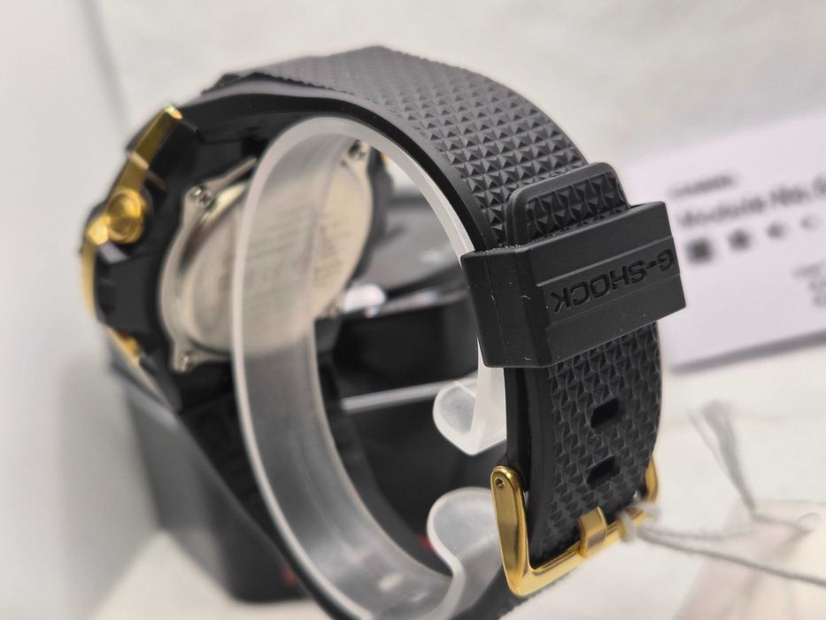 Ceas Sport  Casio g shock B400GB-1A9ER black gold, Nou,Garantie 2 ani