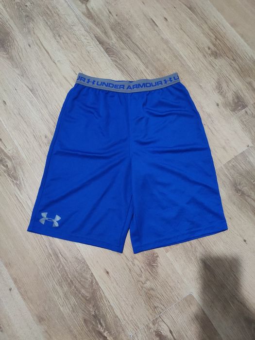 Pantaloni scurți Under Armour mărimea 14 ani sau S