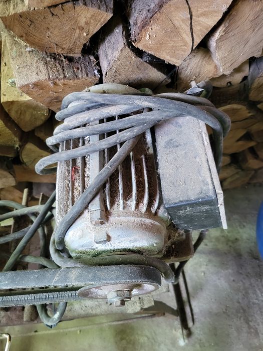 Moară de măcinat cu sau fără motor puternic tip vechi de cupru!