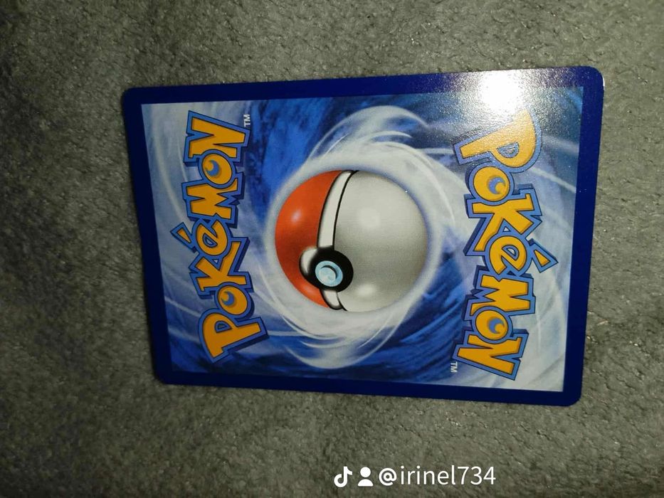 Pokemon cards, 1 Charizard, 1 Roaring Moon pret 100 Ron negociabil