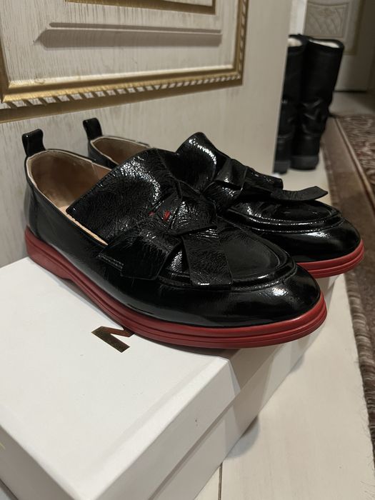 Продам лоферы лакированная