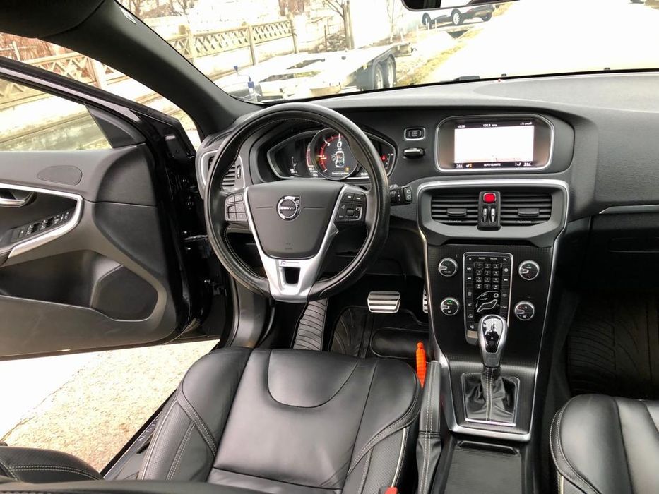 Volvo V40 D3 R design