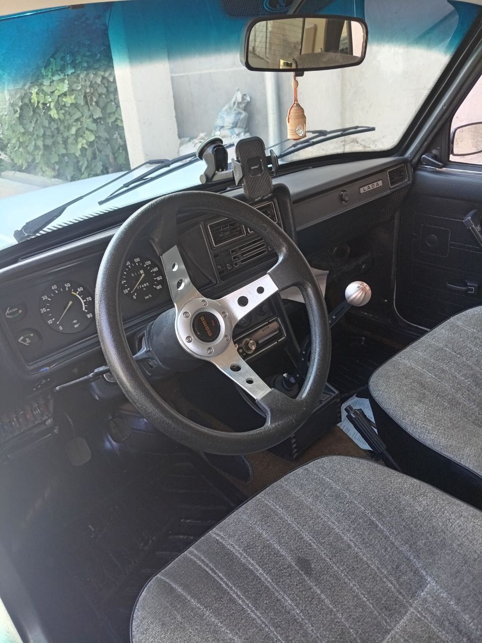Lada 2105 sotiladi