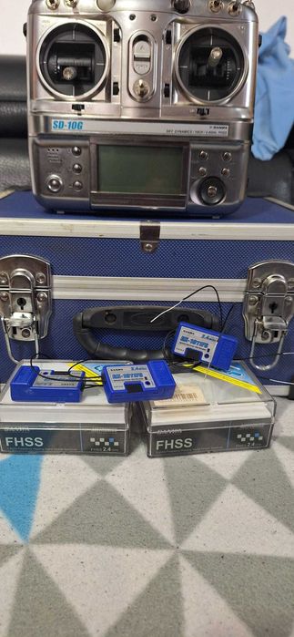 Radiocomanda Sanwa SD10G pe 2.4 Mhz cu 3  receptori ,cutie transport