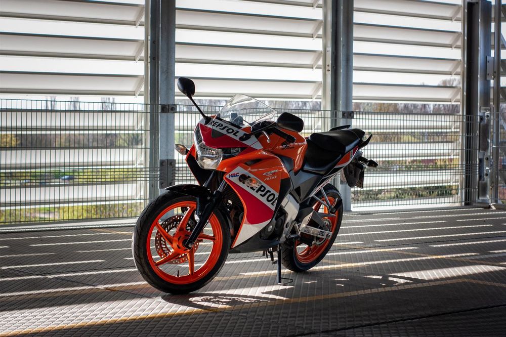 HONDA CBR 125 R IMPECABILA Imp Germania! ( 16 ani A1 CBR YZF Duke )