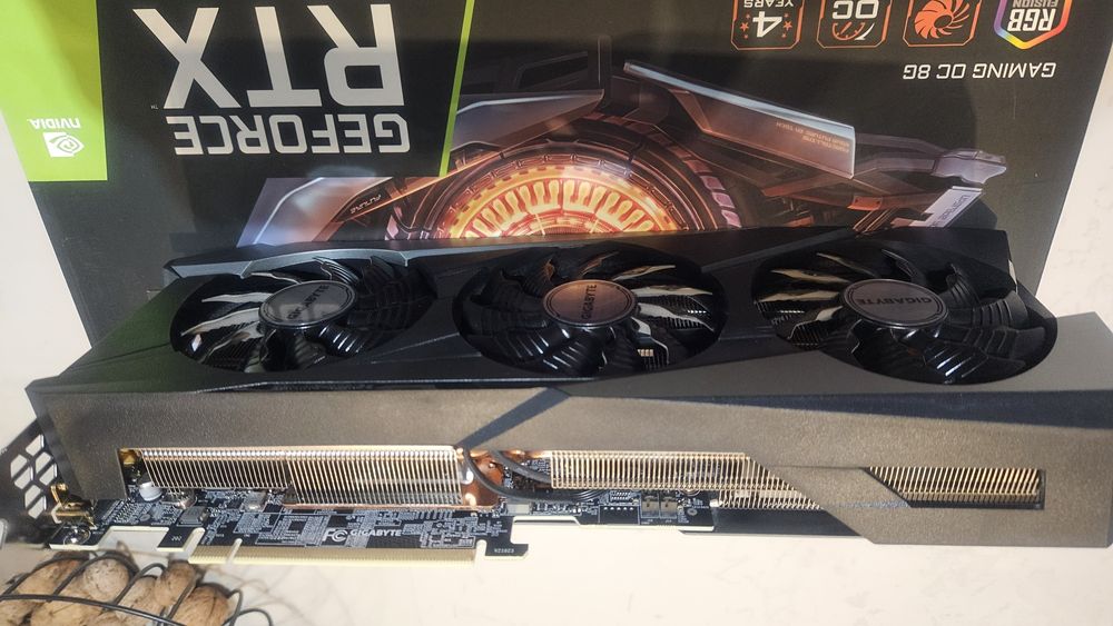 Vând NVidia RTX 3070 TI