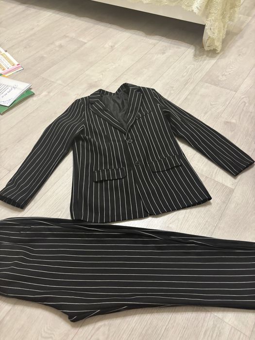 Продам новые костюмы детские