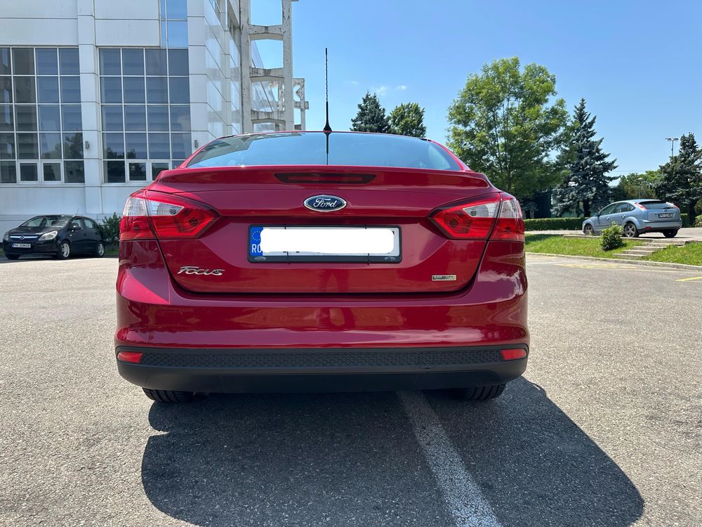 Ford Focus sedan 2012 1.0 l Ecoboost