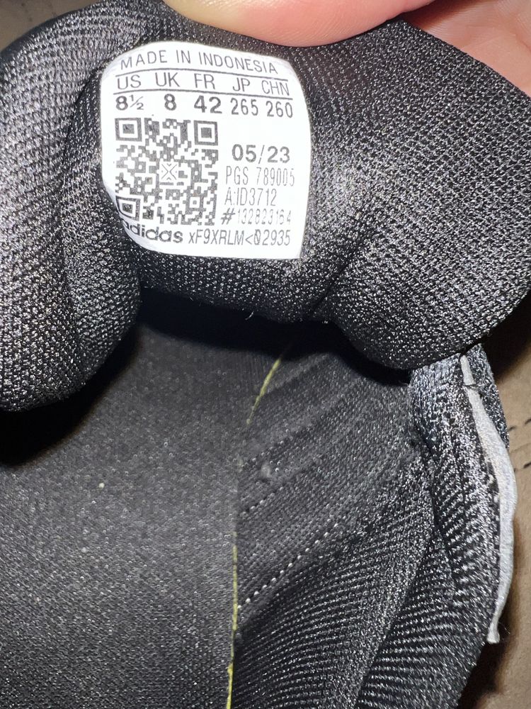 Маратонки Adidas 42 номер