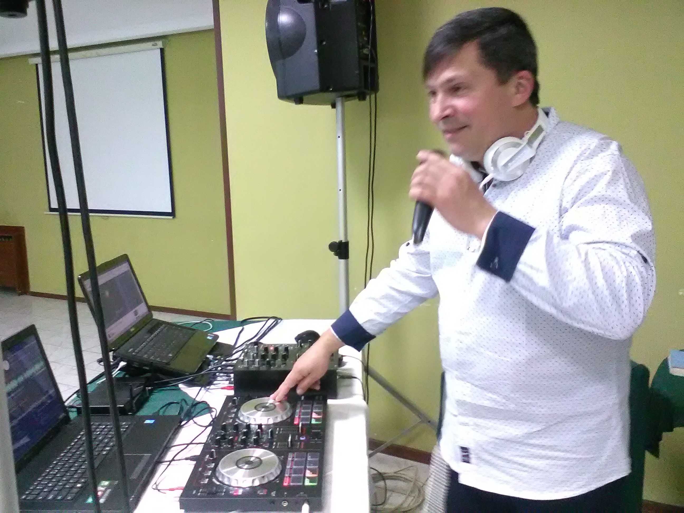 DJ, Водещ сватби и всякакви тържества.