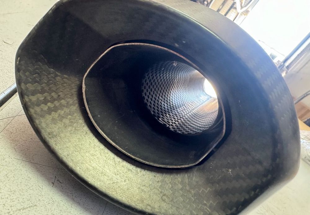 Оригинален карбонов ауспух на Leo Vince