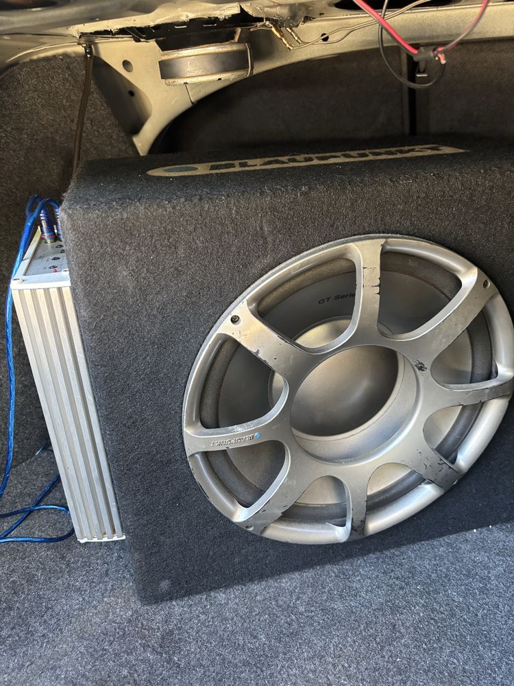 Бас каса Blaupunkt Gtb 1200 + усилвател Blaupunkt Gta 260