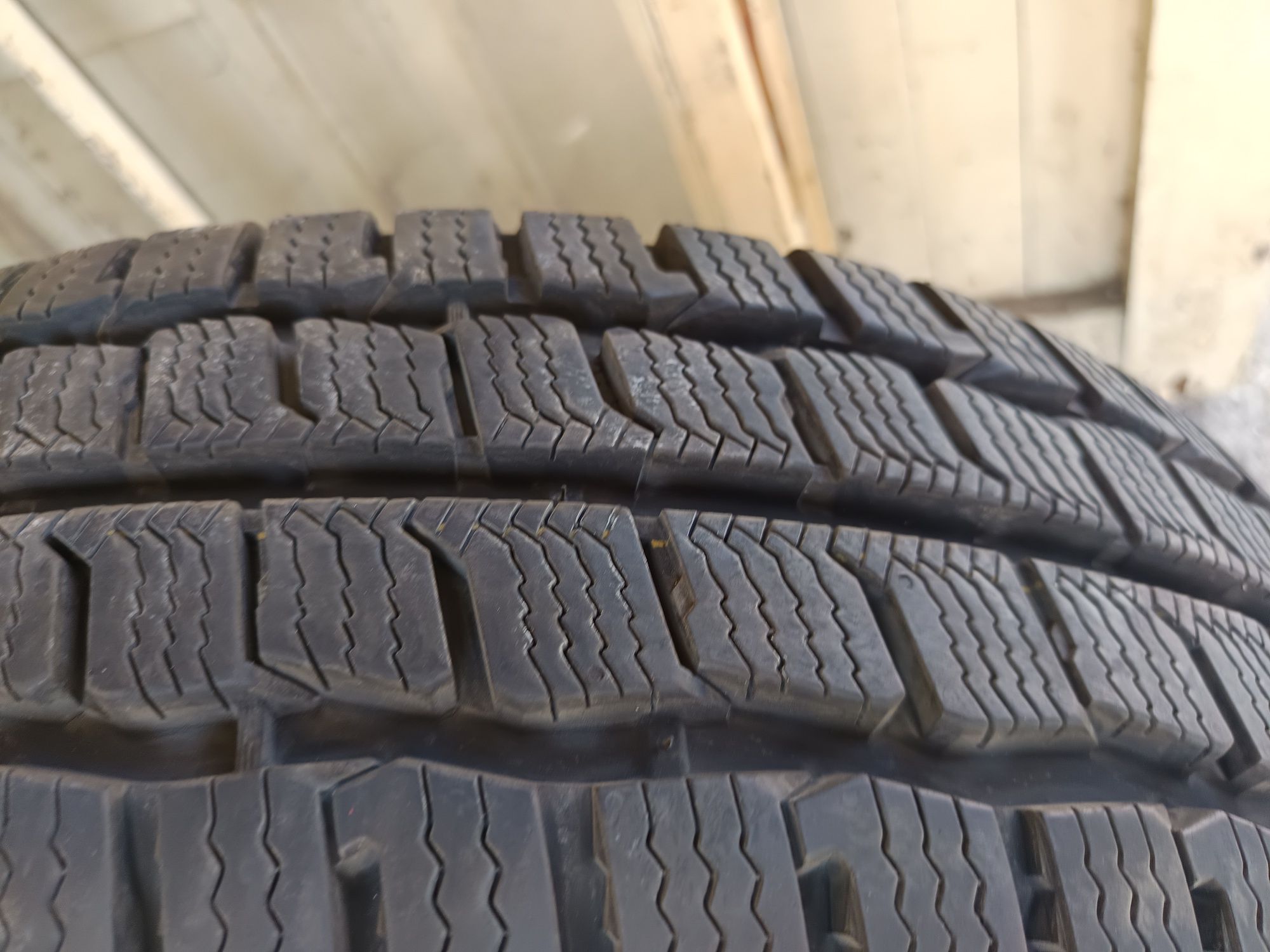 2бр.Зимни гуми 215/75/16-KUMHO dot3223
