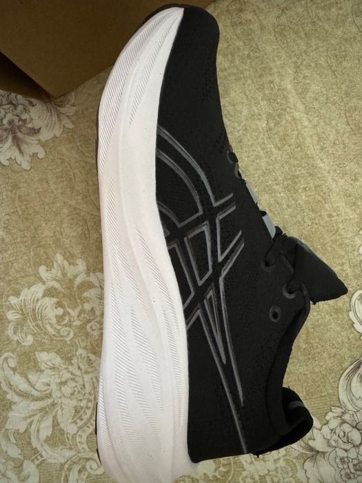 Noviye krasovki firmi asics