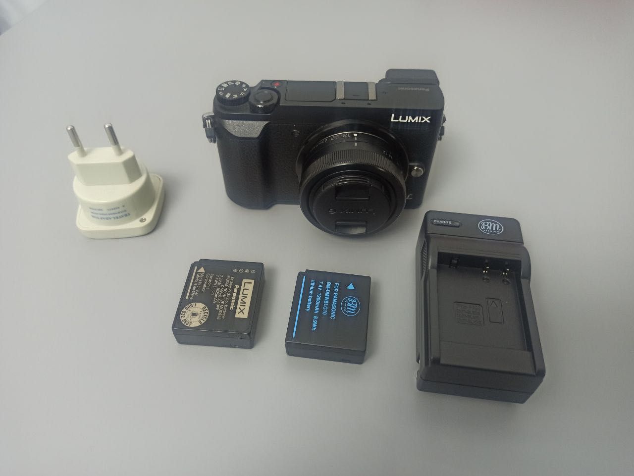 Продам Panasonic Lumix GX-85. В отл. состоянии. 4к съемка и тд. Из США