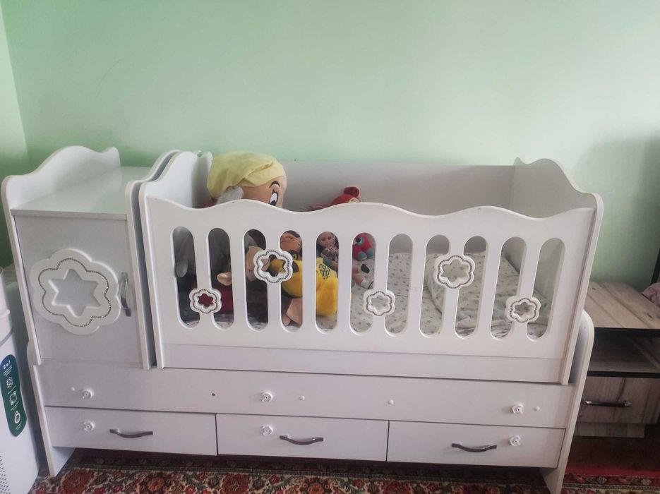 Продам детскую кроватку