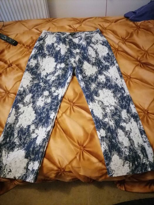 BoohoooMan blugi tapiserie cu croială relaxată masura 54 Plus - Anglia