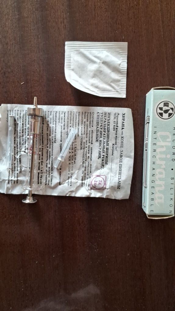 Шприцы медицинские стеклянные новые Оригинал 1мл, в упаковкеЧЕХИЯ,15шт