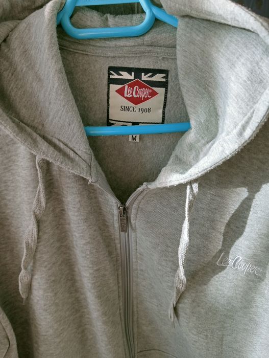 Vând hanorace barbati