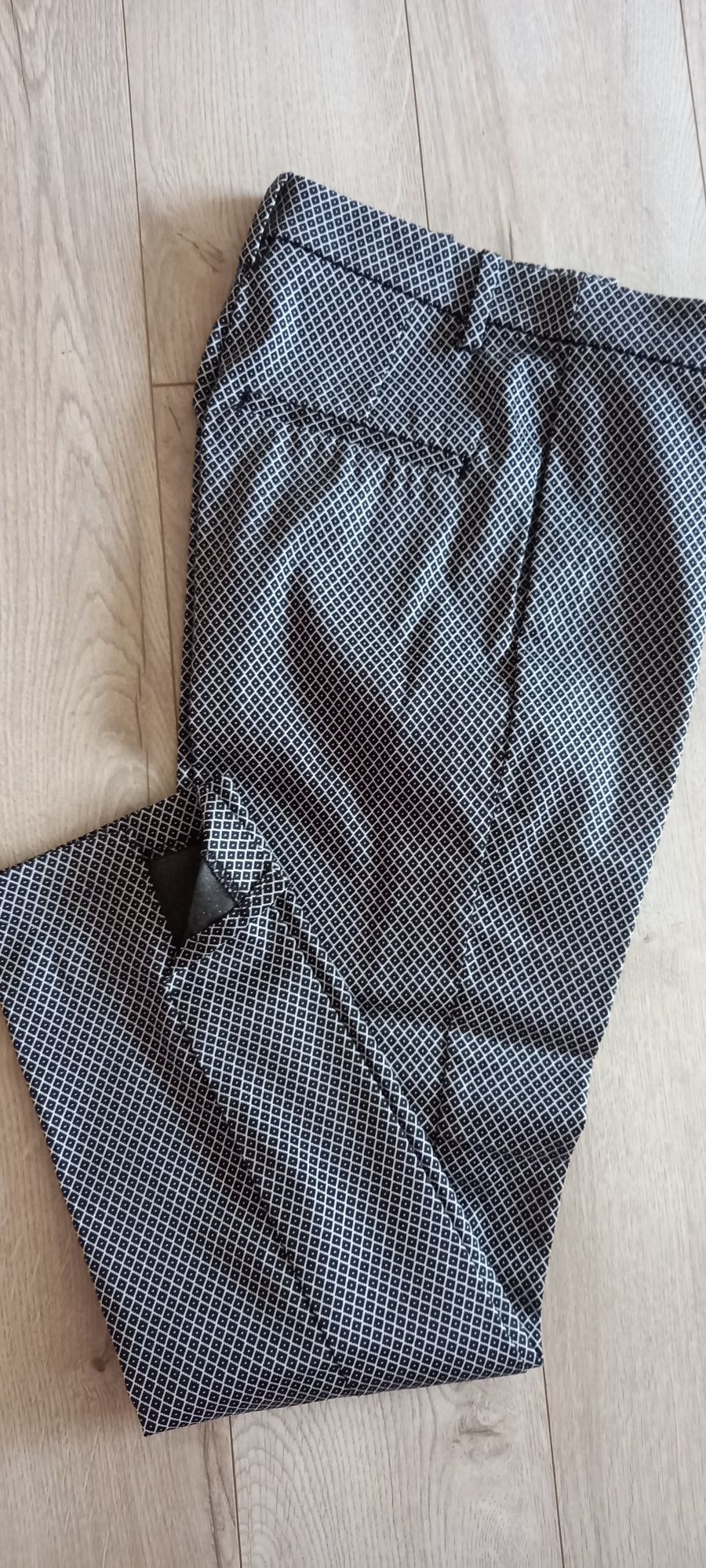 Pantaloni H&M gri cu negru