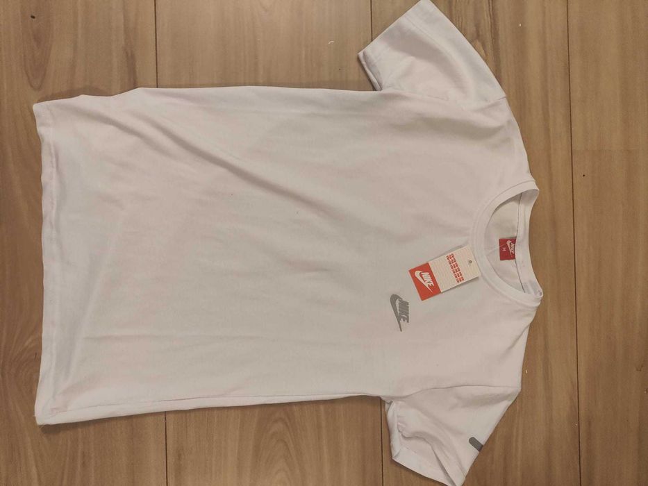 Vand tricou Balenciaga nou marimea S/M