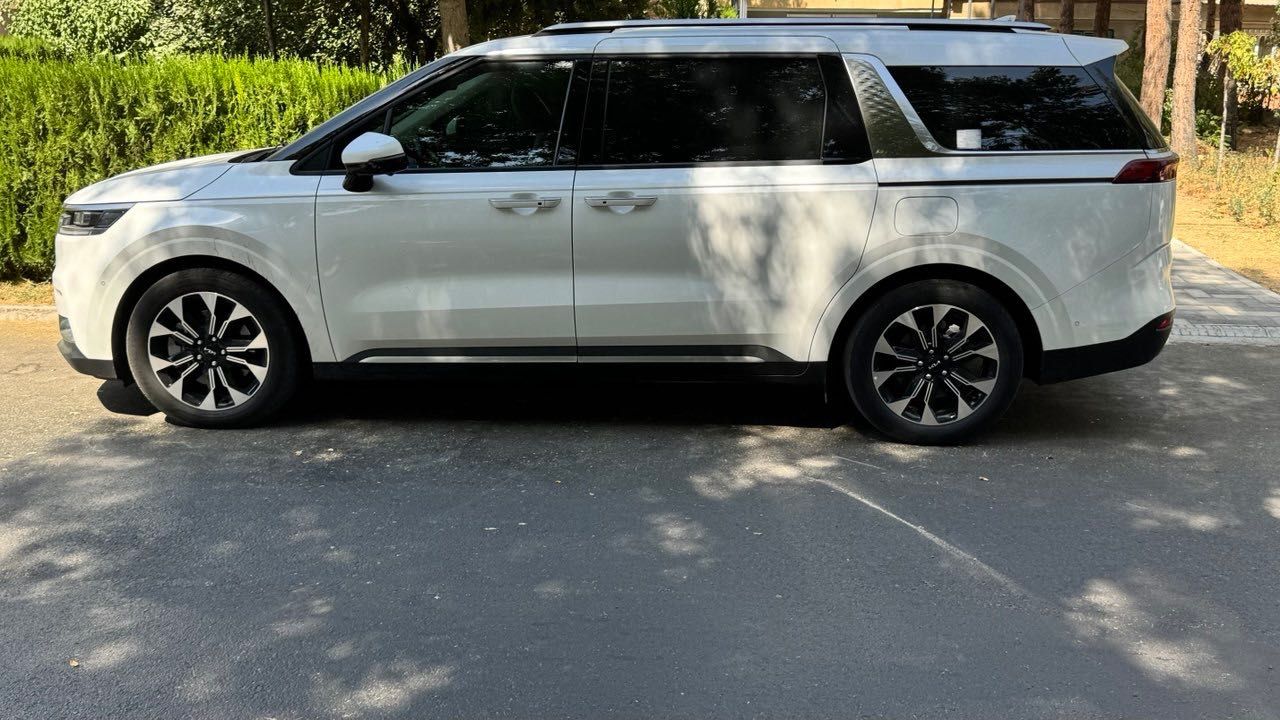KIA carnival, 3,5  (белый, 2023 г, 64 тыс пробег)