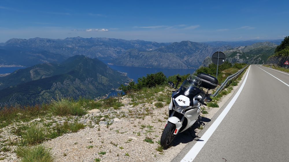 Vand Honda Vfr 1200 f din 2010 accesorizata full.