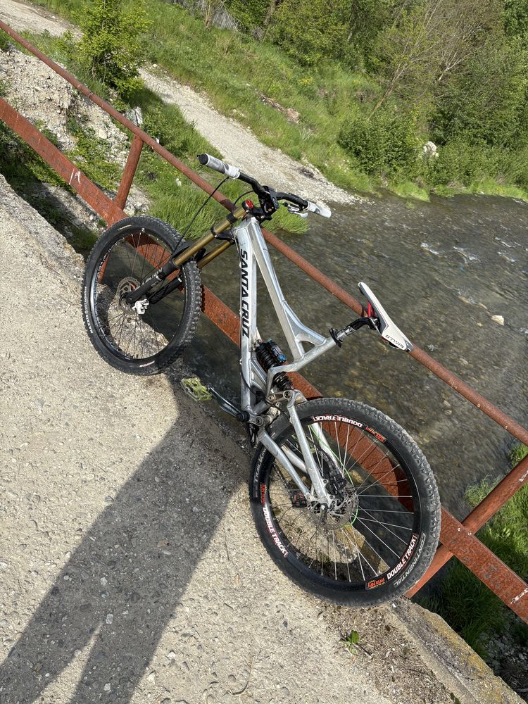 bicicleta Santa Cruz downhill