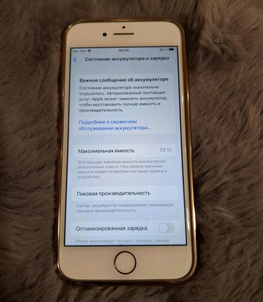 В хорошем состоянии телефон 8 на 64 гига