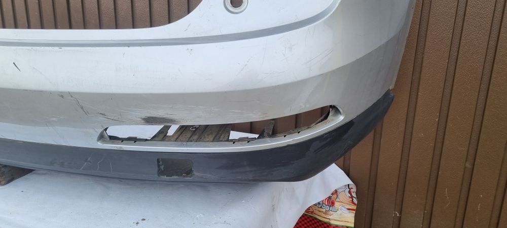 Bara spate Audi Q3 2012