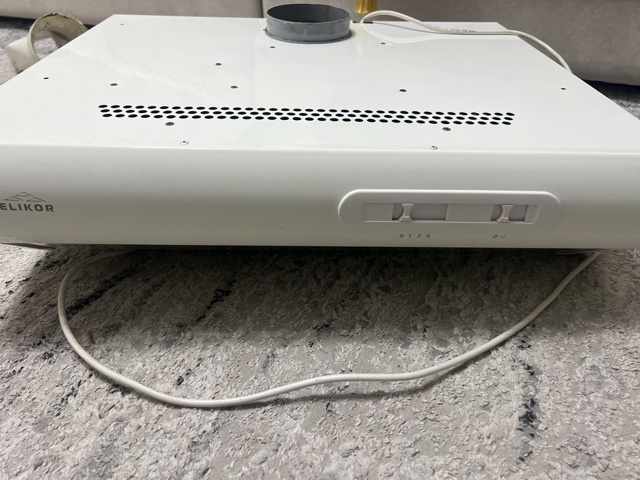 Продам вытяжку срочно!!