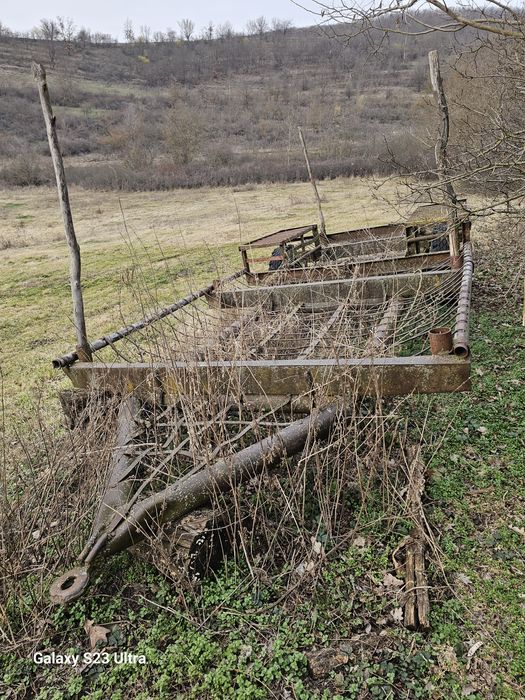 Vand carucior pentru tractor