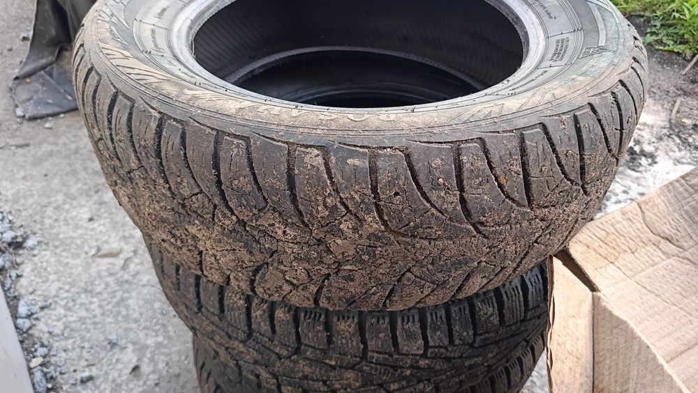 215 60 r16 продам резину зимнию