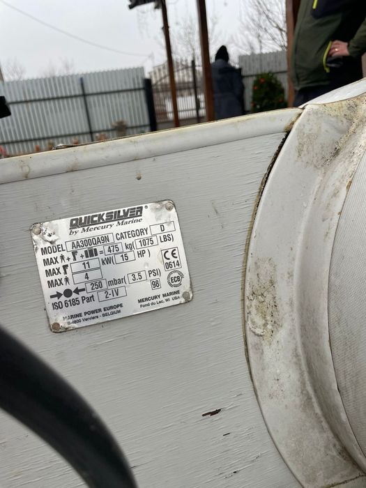Barca cu motor Mercury