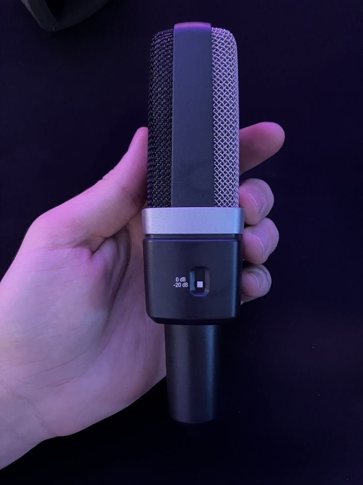 Микрофон конденсаторный AKG C214