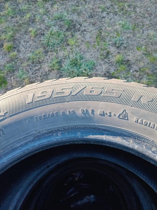 Vand anvelope r15 stare foarte buna