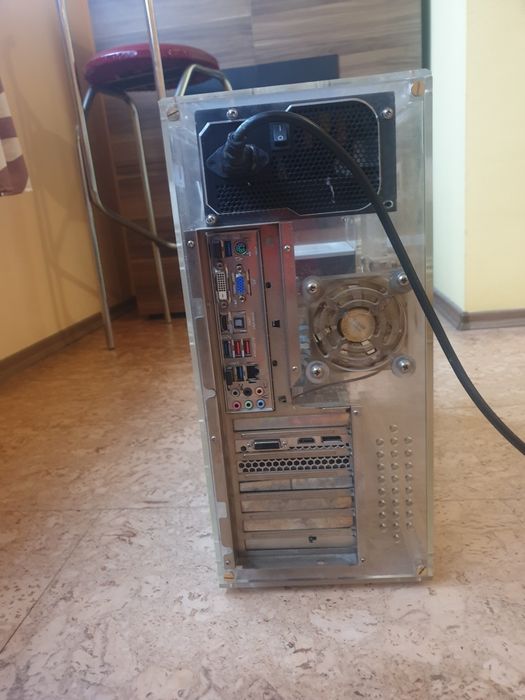 Компютър прозрачен