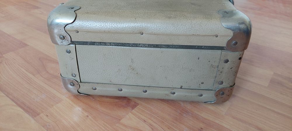 Geamantan foarte vechi