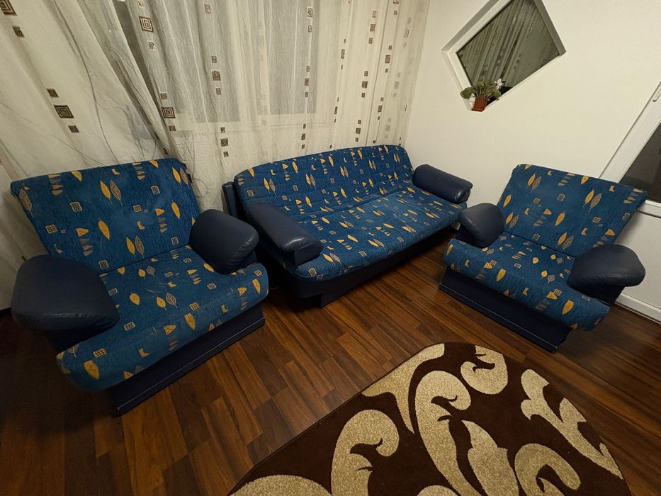 Mobilier living: canapea + două fotolii – confortabile, stare bună