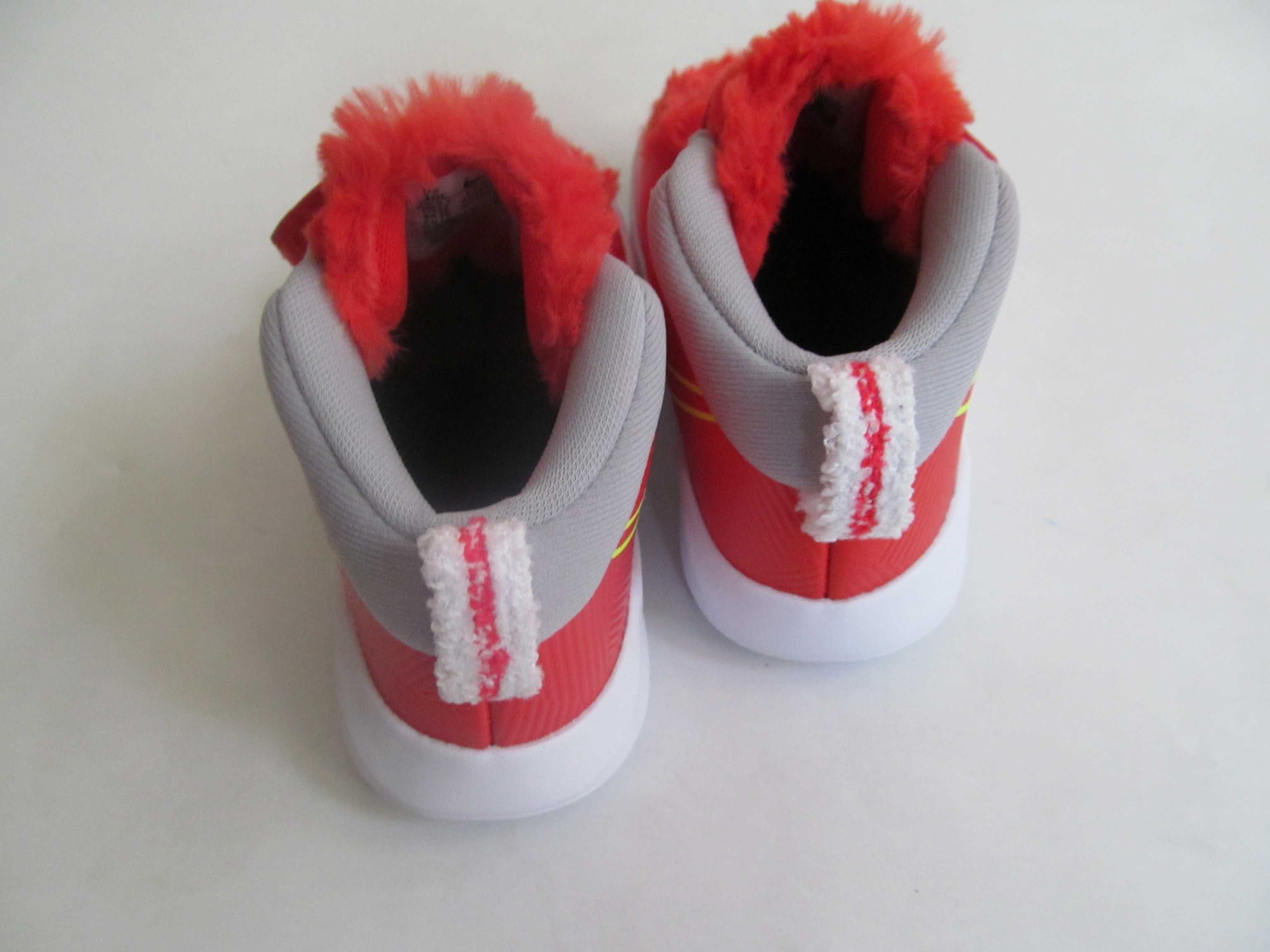 Nike Team Hustle детски обувки с кутия играчка от Сащ