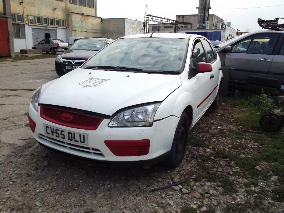 Dezmembrez Ford focus 2 1.6tdci alb hatchback 90 cp 109 cp