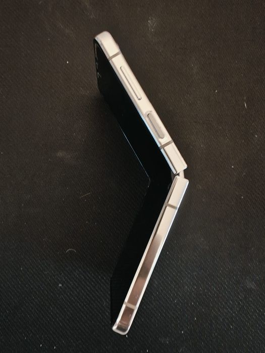 Pachet/Combo Samsung Flip 5 + Galaxy Watch 4