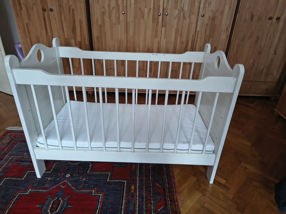 Vand patut de lemn cu baldachin