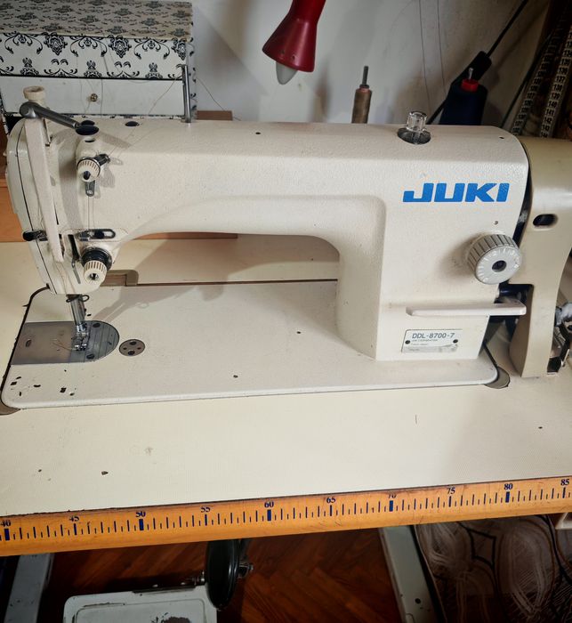 Masina de cusut Juki