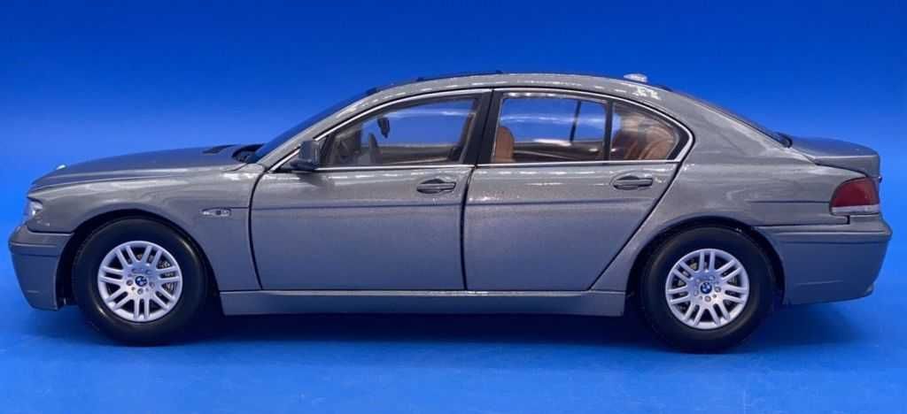 Macheta BMW 745i Seria 7 (E65) gri - MotorMax 1/18 7er