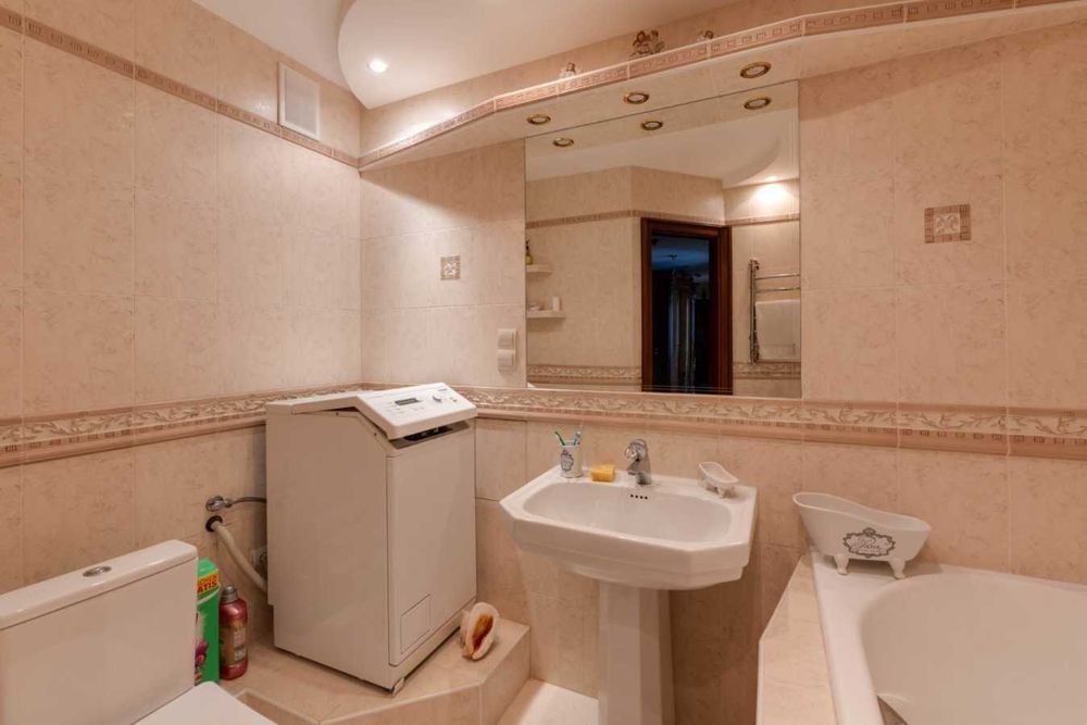 Дава се под наем Двустаен апартамент в София, Център - 65 кв.м за 408 € - Снимка #2