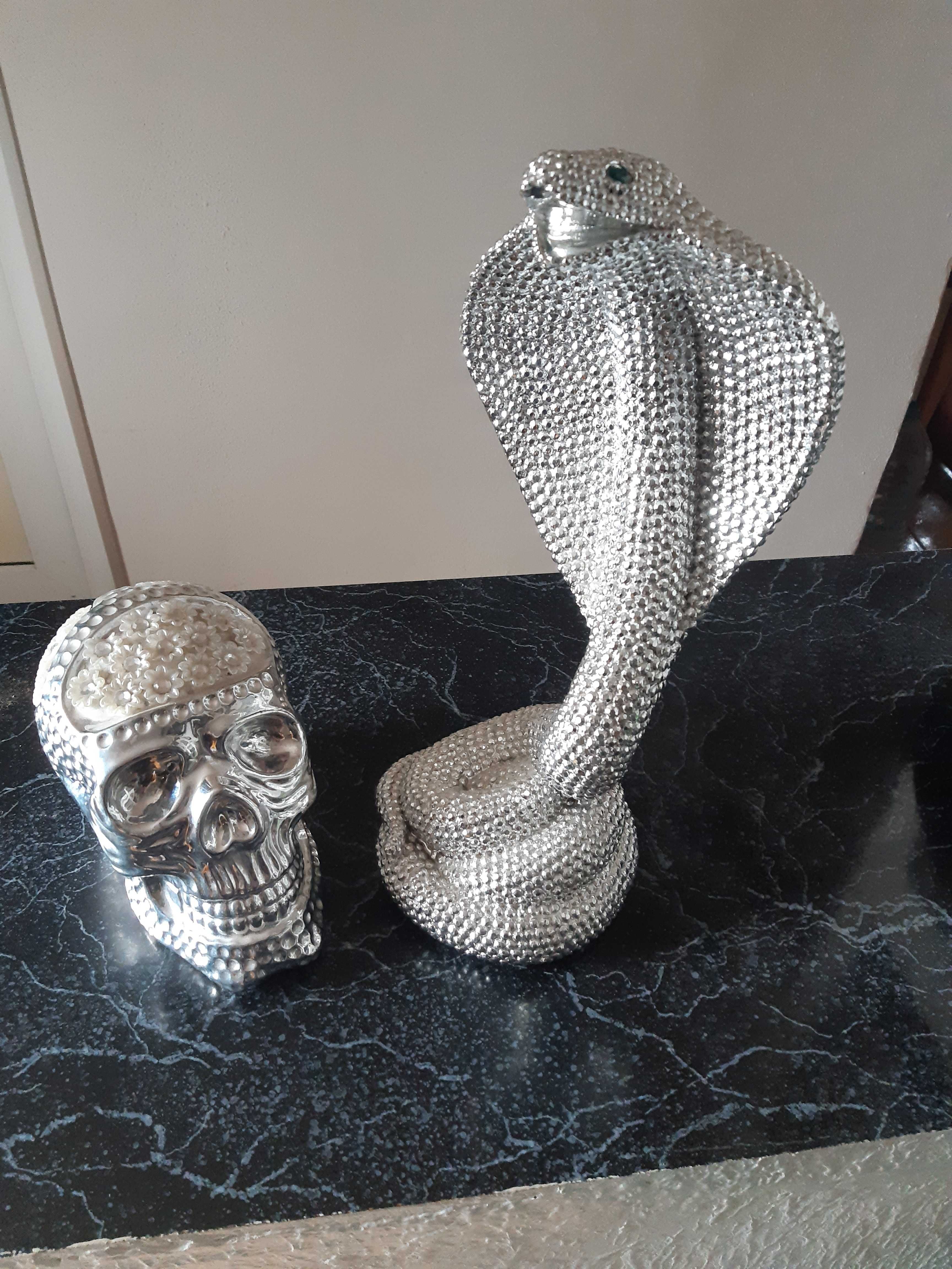 Set Craniu si Cobra din rasina compozit argintii, inalt 38cm si 15cm